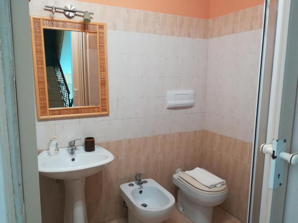 B&B A Due Passi Dal Mare 쉴라 외부 사진